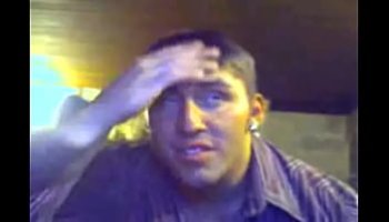 on couche avec sa femme a sa presence