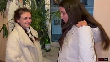 une femme noire baisee par un chien