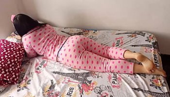 onon demande a une fille filles ou femme jolies