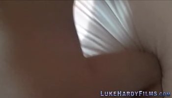 il pisse dans la bouche de sa meuf