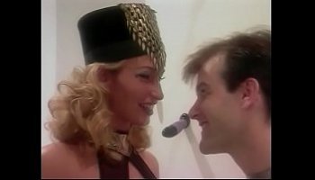 un enfant qui fais le sexe