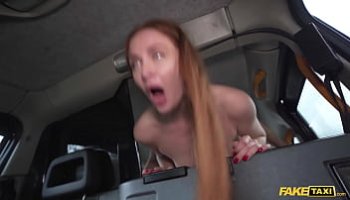 elle se masturbe seul dans la douche et jouis fortement