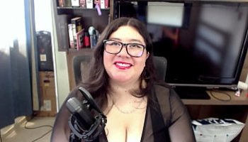 elle se masturbe en plein live