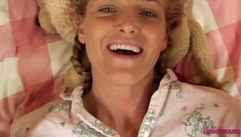 horny femme donne de multiples orgasmes